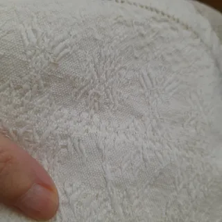 Asciugamani in cotone beige con bordo uncinetto