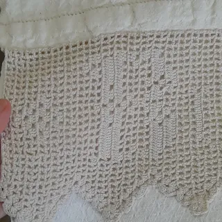 Asciugamani in cotone beige con bordo uncinetto