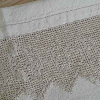 Asciugamani in cotone beige con bordo uncinetto