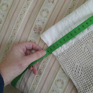 Asciugamani in cotone beige con bordo uncinetto