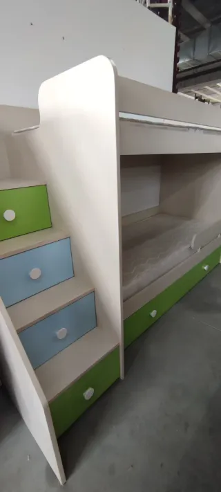 Beliche Branco e Verde com Escadas