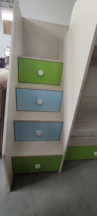 Beliche Branco e Verde com Escadas