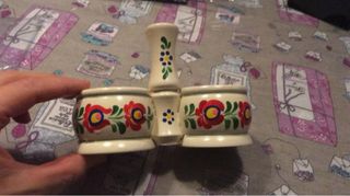 Portauova sode in legno decorato a mano