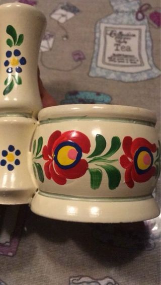 Portauova sode in legno decorato a mano