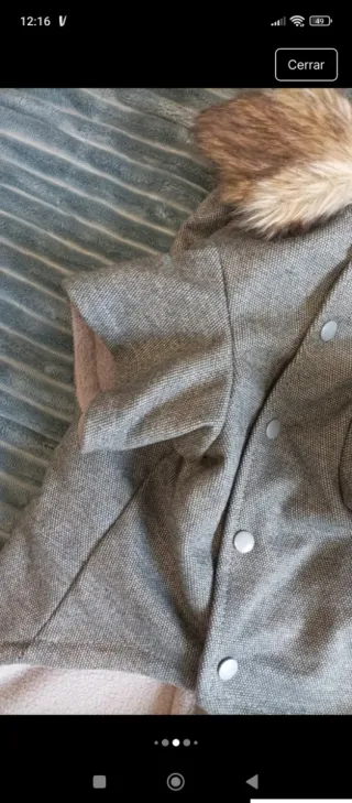 Abrigo para perro mediano con cuello de pelo