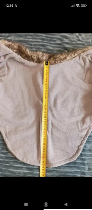 Abrigo para perro mediano con cuello de pelo