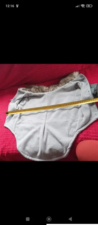 Abrigo para perro mediano con cuello de pelo