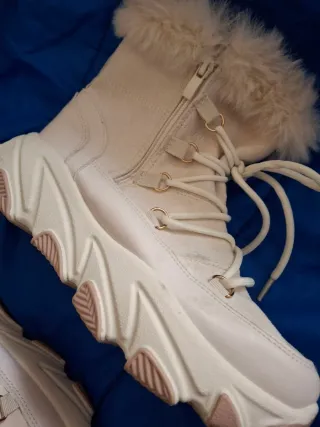 Botines blancos roto talla 38