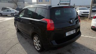 Peugeot 5008 2011