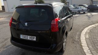 Peugeot 5008 2011