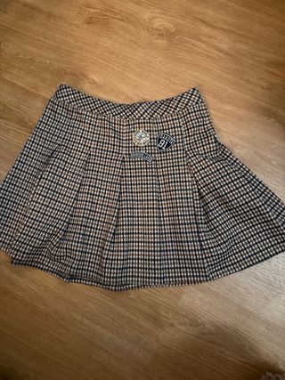 Falda de cuadros con parches