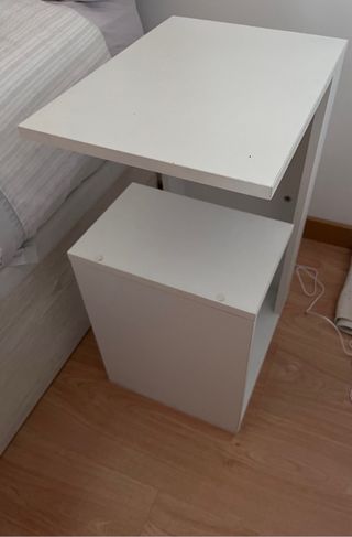 Mesita de noche blanca de madera