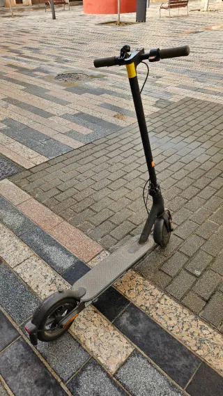 Patinete Eléctrico Xiaomi Mi 1S + Cargador y casco