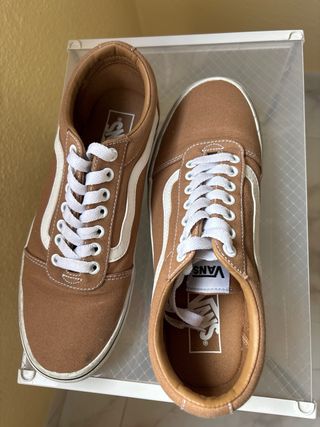 Zapatillas Vans Marrones.