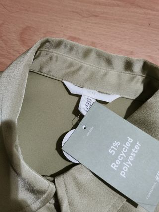 Camisa H&M satinada verde mujer