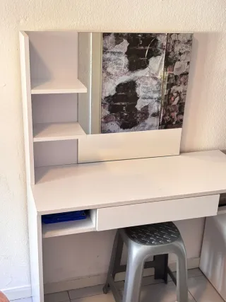 Tocador blanco y marrón