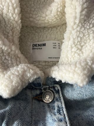 Chaqueta vaquera Bershka forrada talla XS