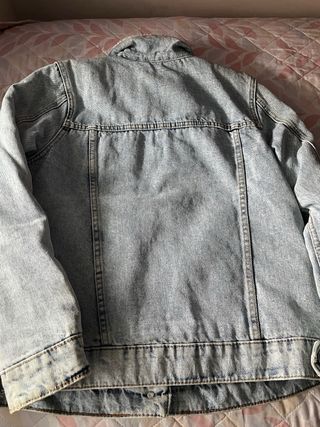 Chaqueta vaquera Bershka forrada talla XS