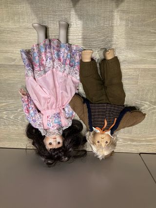 Due bambole in porcellana