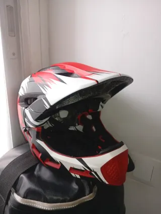 Casco de Bicicleta Integral Rojo y Blanco
