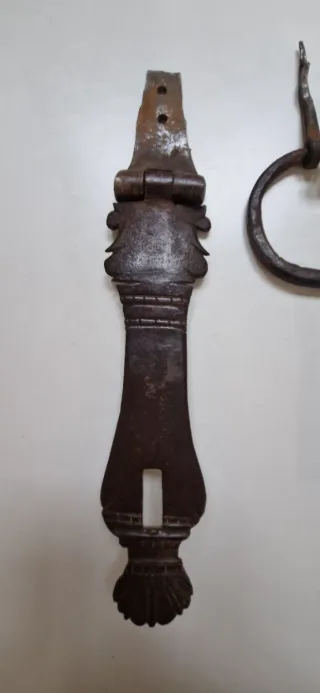 Cerradura y agarraderas antiguas