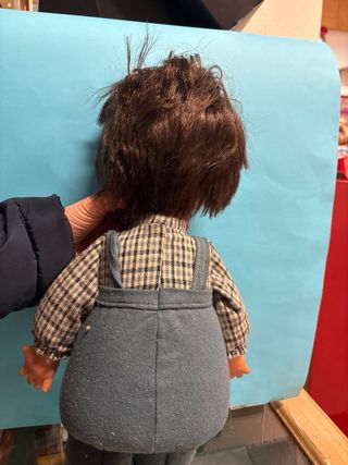 Muñeco niño vintage. Es de goma