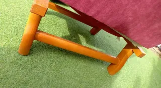 Poltrona a dondolo vintage in tessuto e legno