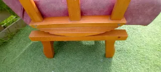 Poltrona a dondolo vintage in tessuto e legno