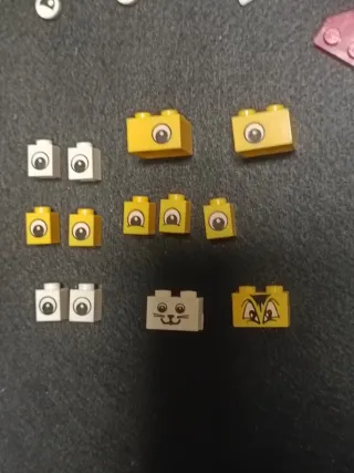 Mattoncini Lego con occhi
