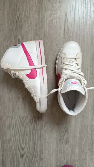 Zapatillas Nike Botín Blancas y Rosas
