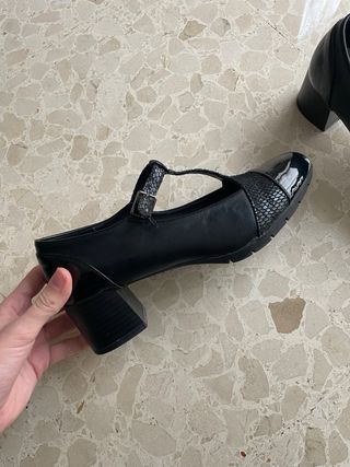 Zapatos negros tacón charol y piel