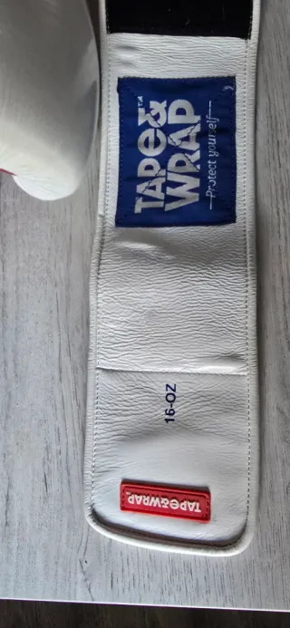 GUANTE T&W OFICIAL CON CIERRE DE VELCRO 16-0Z