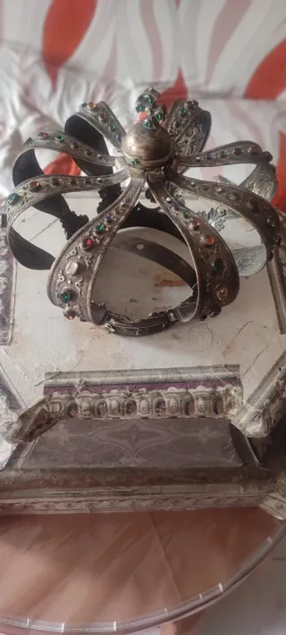 Antigua peana decorada