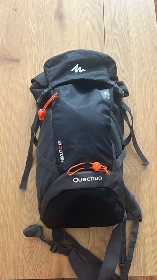 Mochila Trekking Quechua 20L Negra/Gris