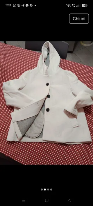 Giacca bianca con cappuccio