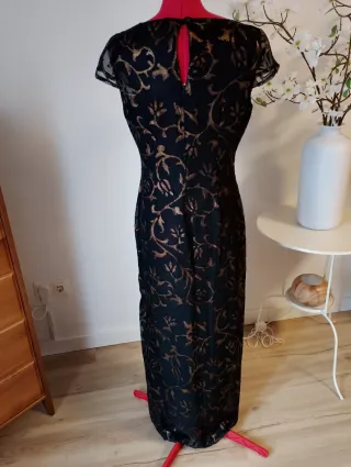 Vestido de noche negro y dorado