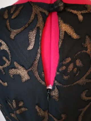 Vestido de noche negro y dorado