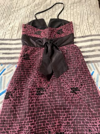 Vestido corto con pedrería