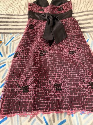 Vestido corto con pedrería