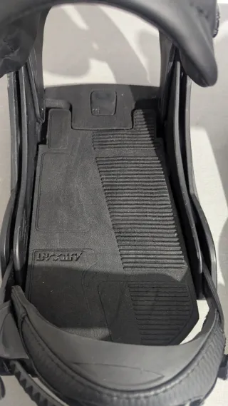 Tabla Snowboard Never Summer + Fijaciones Burton