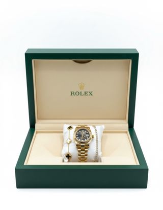 Reloj y pulseras  dorado y plateado