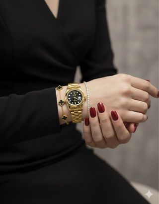 Reloj y pulseras  dorado y plateado