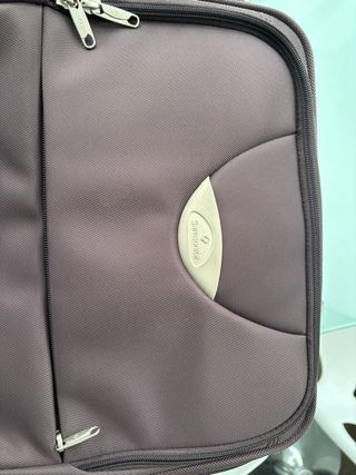 Maleta de cabina Samsonite de tela color berenjena