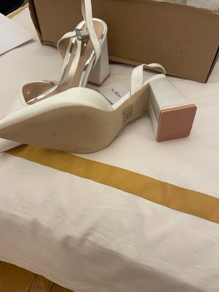 Zapatos de tacón BeMine blancos sin estrenar