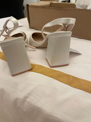 Zapatos de tacón BeMine blancos sin estrenar
