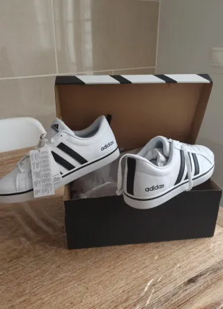 Deportivas Adidas VS Pace 2.0 Blancas y Negras