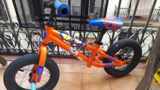 Bici sin pedales naranja niño