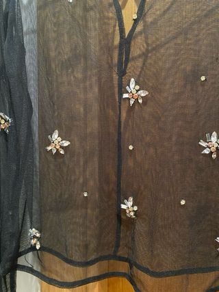 Blusa Bershka negra con pedrería