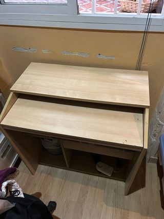 Escritorio madera con bandeja