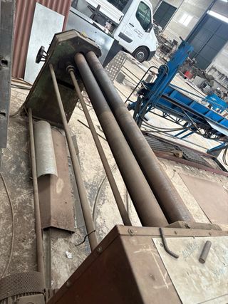 Curvadora de chapa industrial